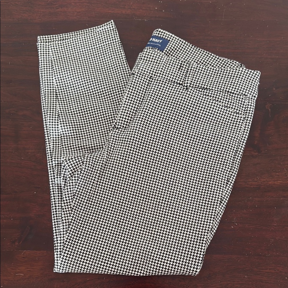 Old Navy Black and White Houndstooth Women Jeans‎